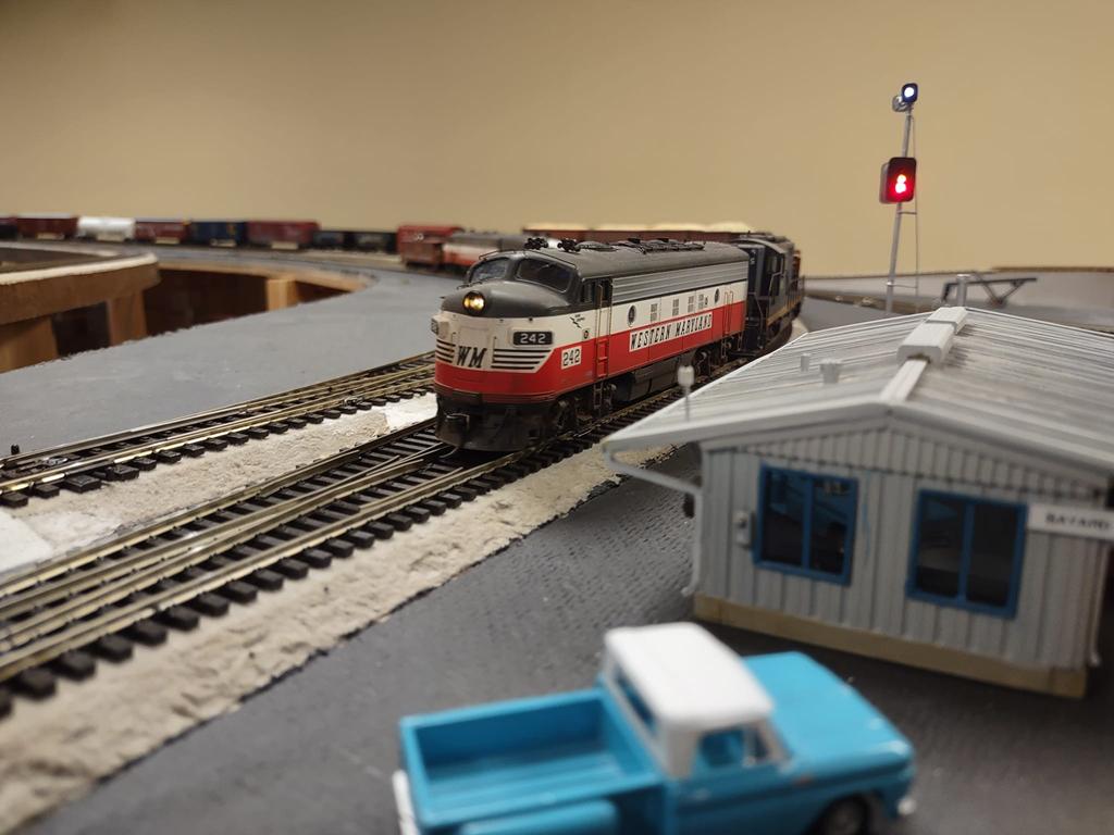 WM extra eastbound #242 proceeding past Bayard on its way to Cumberland having received a "Proceed, Clear" from the train order board (John Frantz photo from Facebook) 